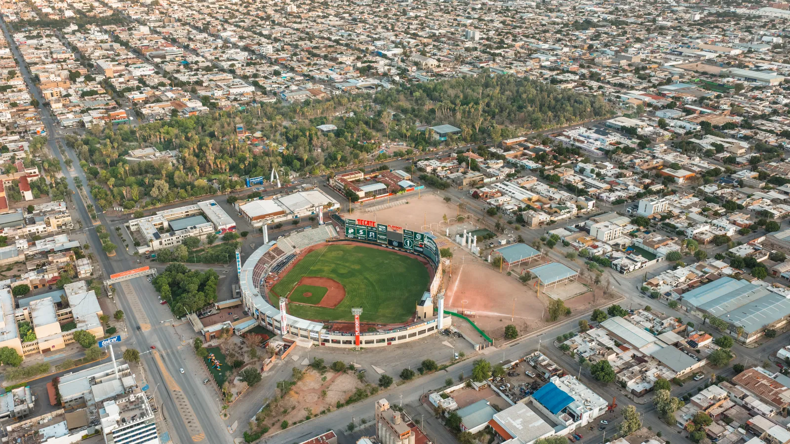 Vista aérea del Estadio de Torreón cerca de Departamentos del Bosque